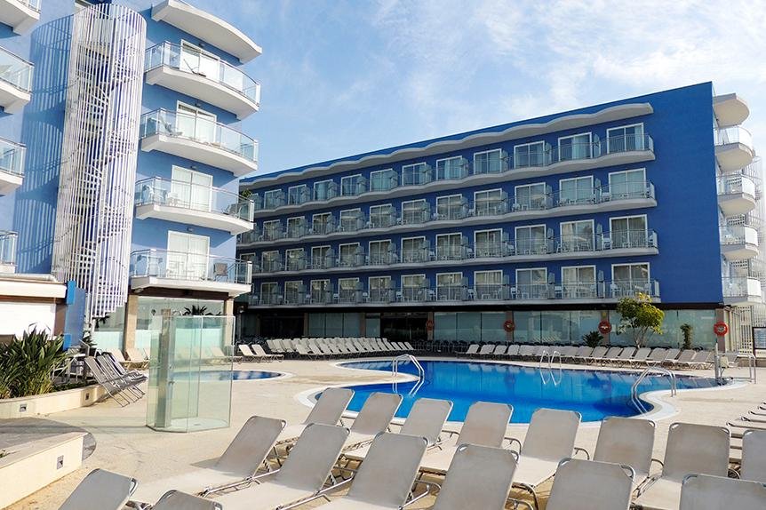 Zeer populair hotel direct aan het strand