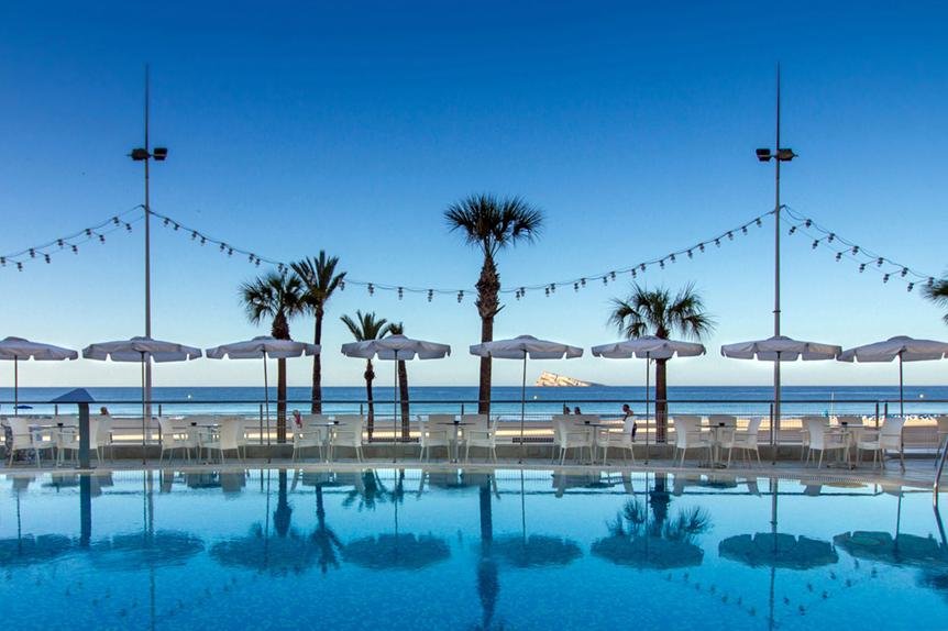Uitstekend 4-sterrenhotel direct aan het strand