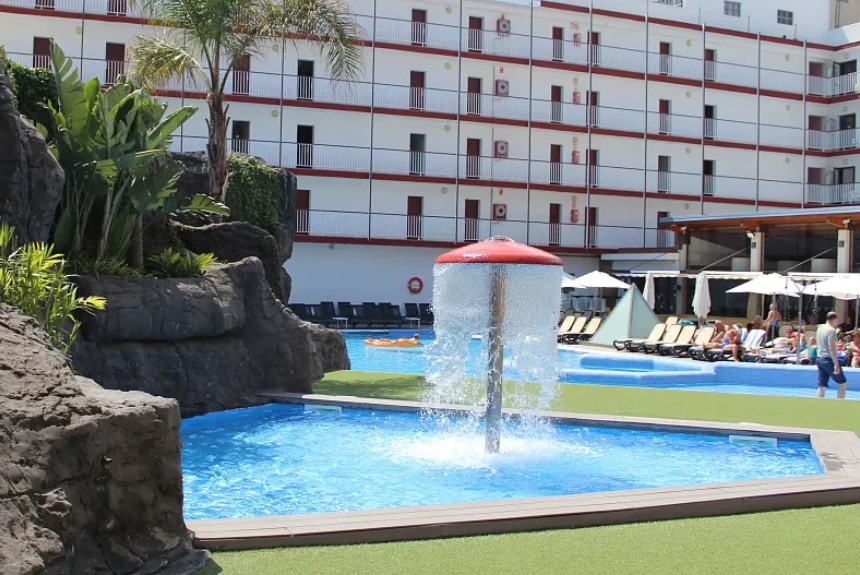 Het Solmar Select Hotel is gelegen op ca. 200 meter van het strand en 400 meter van het oude centrum van Malgrat de Mar. Het 4-sterren hotel in nu te boeken met 12% vroegboekkorting!