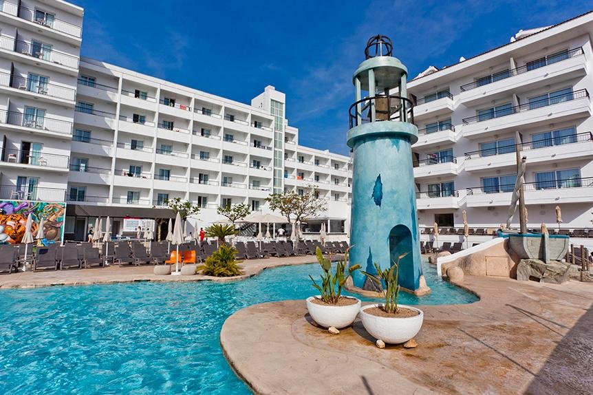 Ontdek het Solmar Select designhotel, ideaal voor gezinnen en op slechts 300 meter van het strand. Boek nu en geniet van een onvergetelijk verblijf aan de kust!