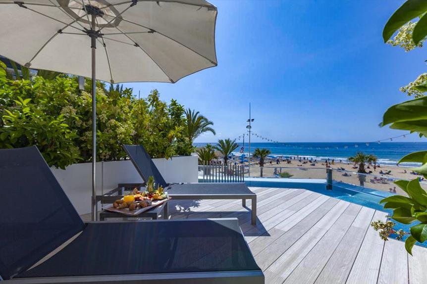 Uitstekend 4-sterrenhotel direct aan het strand